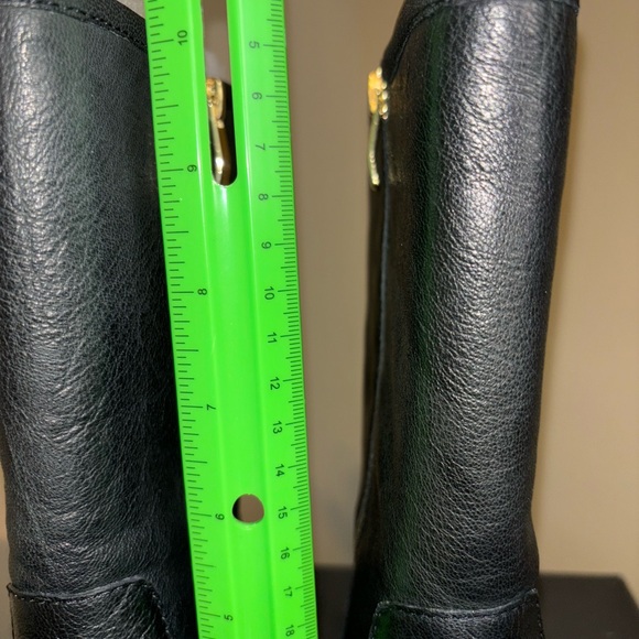 Black boots; gold hardware w/inside zipper; very nice & comfortable. - Picture 9 of 15